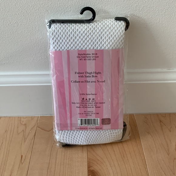 NWT Leg Avenue Fishnet Tights (White with Black bow) - Picture 4 of 4
